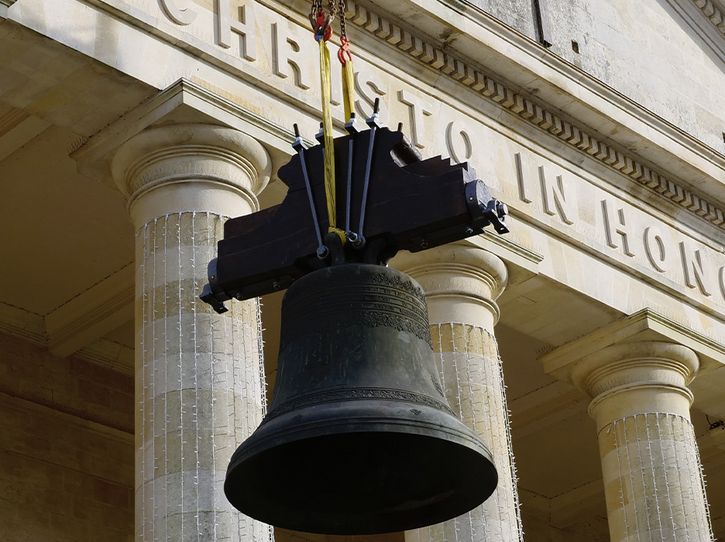 Les cloches de l'église Saint-Louis réintègrent l'édifice